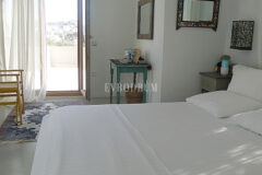 Denize Yürüme Mesafesinde Havuzlu Geniş Villa