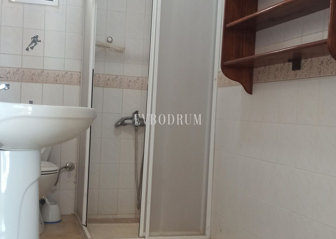 Merkezi lokasyonda, deniz manzaralı ikiz şehir evi