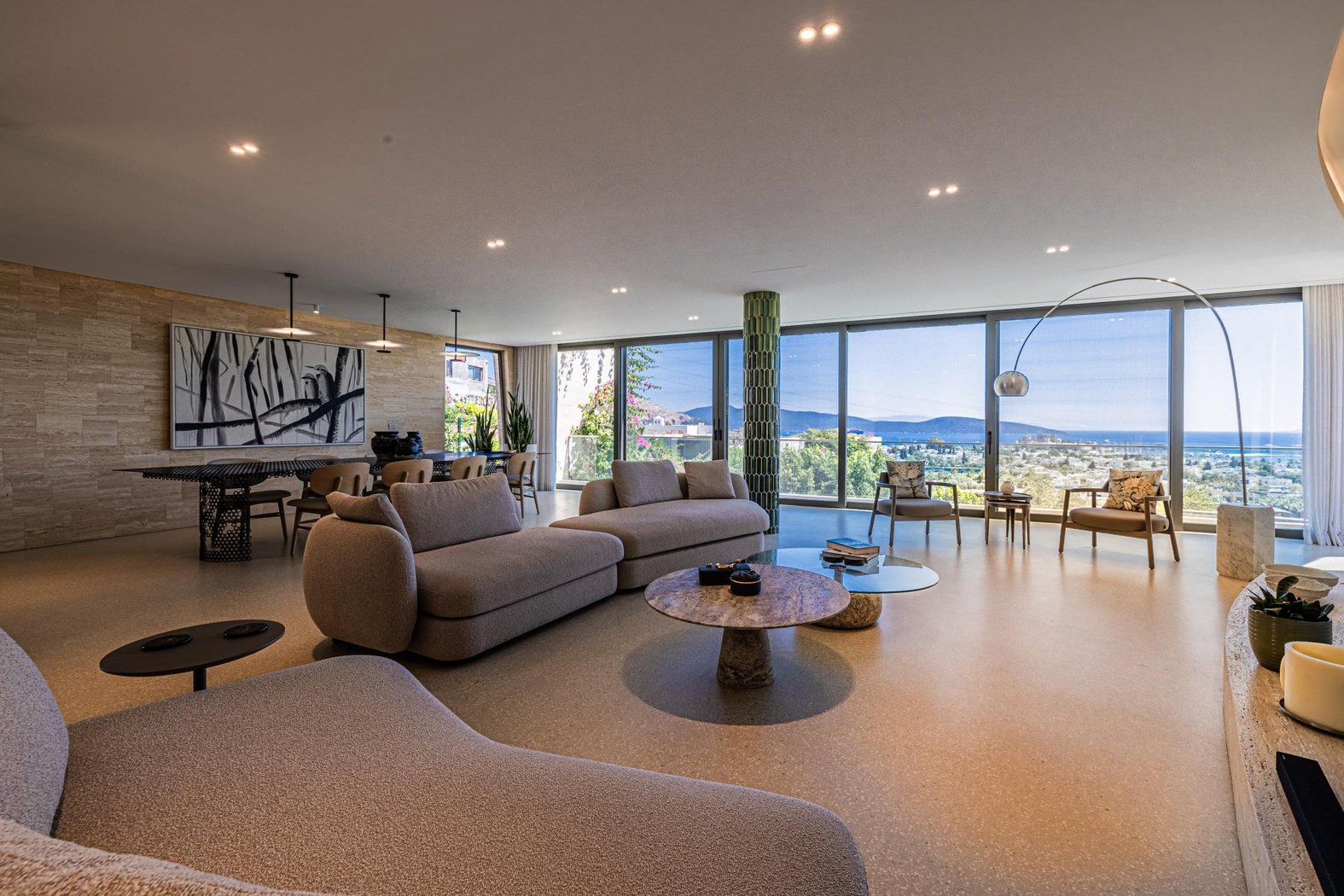 Bodrum Koyu ve Kaleye Hakim Manzarasıyla Sofistike Şehir Yaşamı