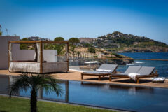 Yalıkavak'ta denize sıfır, özel iskeleli lüks villa