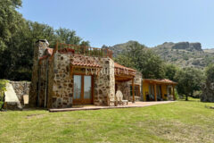 Gümüşlük, Karakaya’da bahçe içinde müstakil taş villa