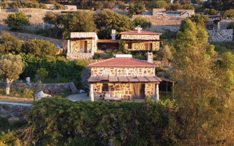 10.000 m2 Arsa İçinde 8 Bağımsız Taş Ev – Görsel 1