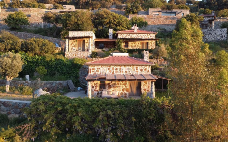 10.000 m2 Arsa İçinde 8 Bağımsız Taş Ev – Görsel 1