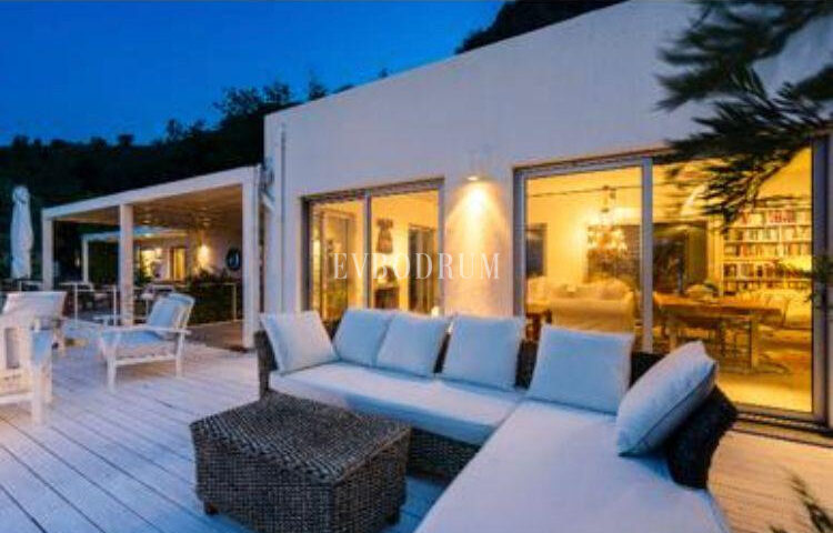 Yahşi’nin en güzel tepesinde, panoramik manzaralı havuzlu villaa – Görsel 11