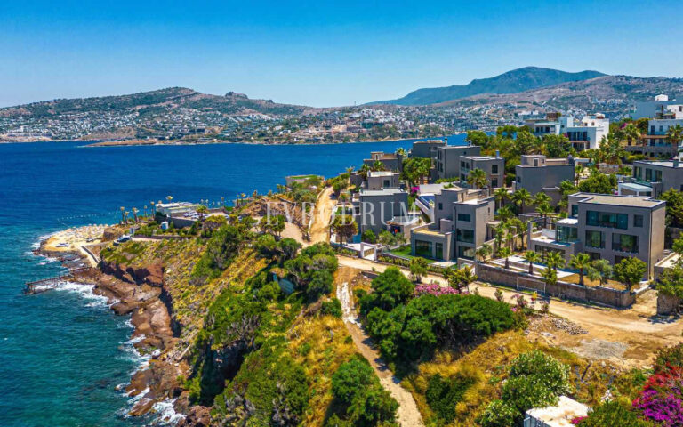 Ön sırada, havuzlu ve plaja erişimli yeni villa – Görsel 12