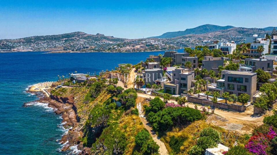 Ön sırada, havuzlu ve plaja erişimli yeni villa – Görsel 12