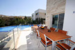 Moderne grosszügige Villa mit Privatpool und Meerblick – Foto 15