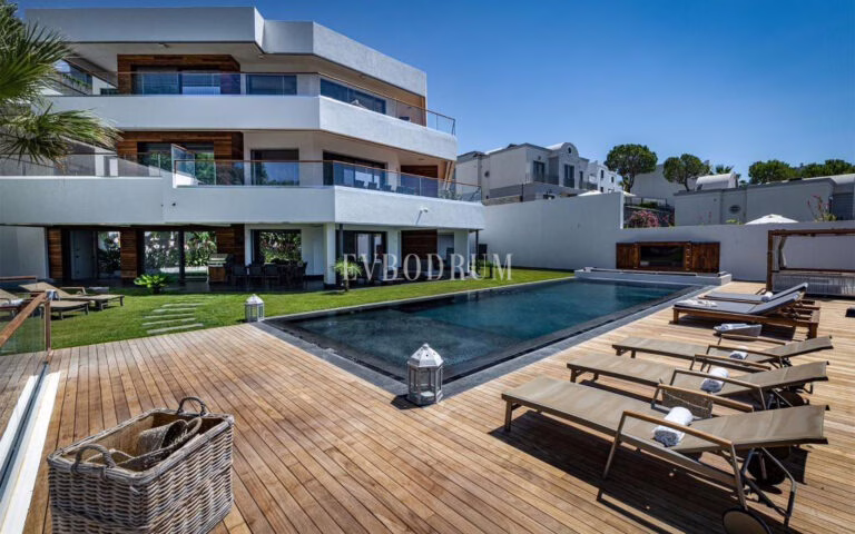 Yalıkavak'ta denize sıfır, özel iskeleli lüks villa – Görsel 16