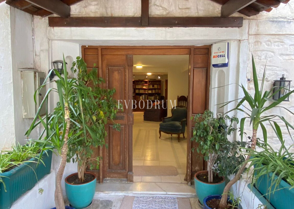 Bodrum, Yeniköy’de geniş, karakteristik kiralık daire