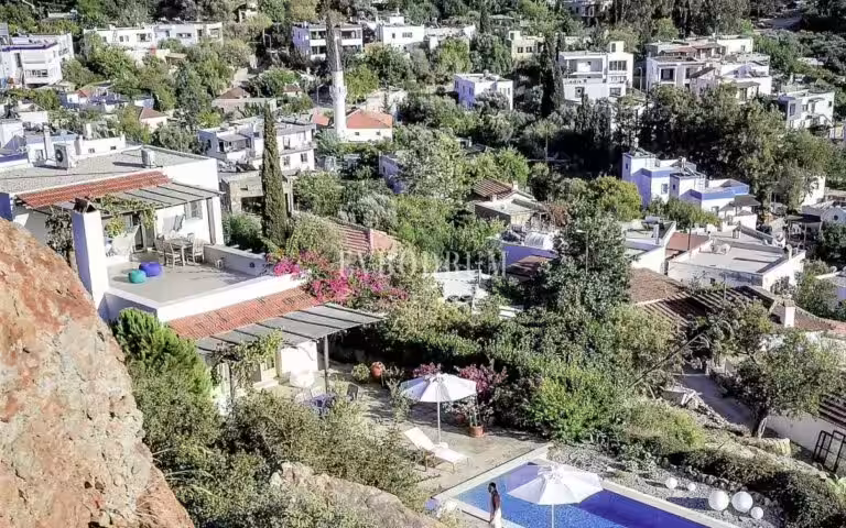 Havuzlu ve Panoramik Deniz Manzaralı Şık Ev – Görsel 2