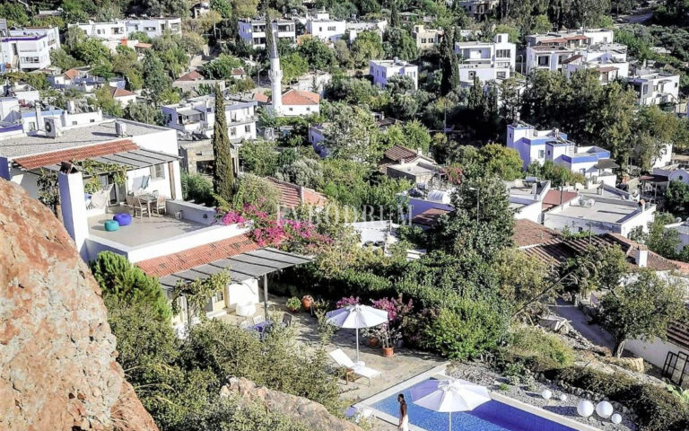 Havuzlu ve Panoramik Deniz Manzaralı Şık Ev – Görsel 2