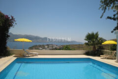 Yalikavak Küdür, önü kapanmaz deniz manzaralı 3 katlı villa