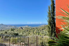 Yazlık kiralık villa, deniz manzarası ve özel havuz, 8 misafir