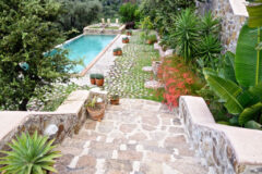 Özel havuzlu kiralık taş villa