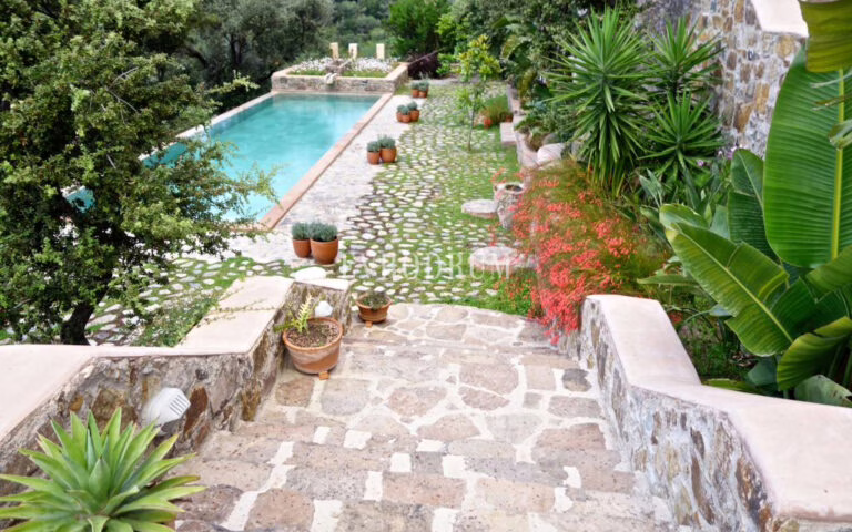 Özel havuzlu kiralık taş villa – Görsel 3