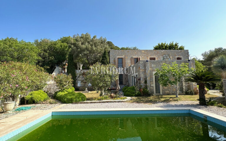 Yalıkavak’ta havuzlu ve misafirhaneli otantik taş villa – Görsel 4