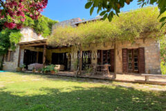 Geniş Bahçeli ve Özel Havuzlu Kiralık Taş Ev