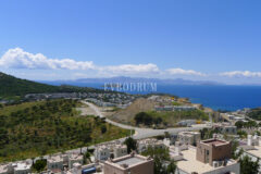 Deniz manzaralı, ortak havuzlu tripleks villa