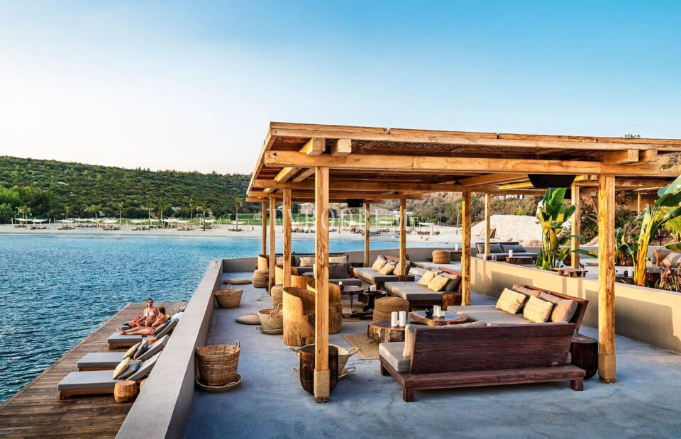 Özel Havuzlu ve Bahçeli Denize Sıfır Villa – Beach Club Jpeg