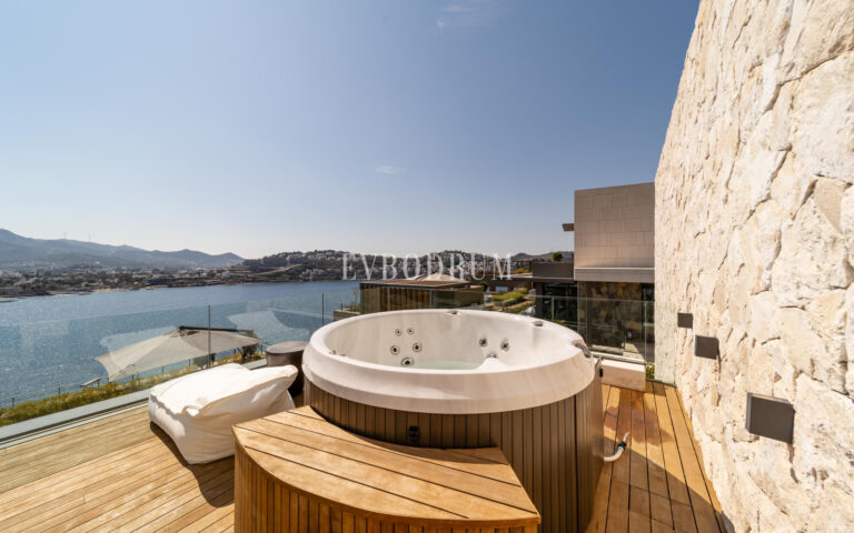 Yalıkavak’ta Denize Sıfır Lüks Villa – Görsel 2