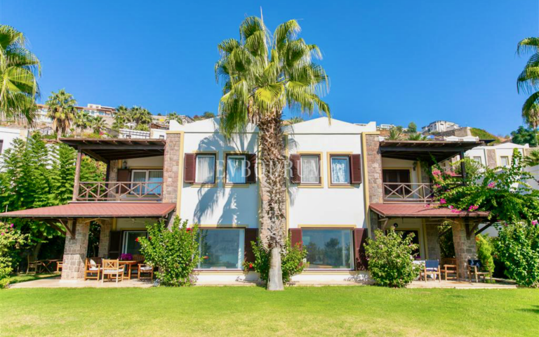 Sezonluk Kiralık: Gündoğan’da Özel Havuzlu Geniş Villa – Outside