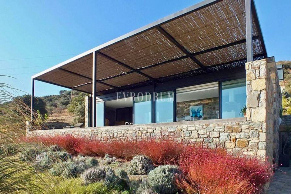 Sezonluk Kiralık: Gümüşlük’te Havuzlu Villa – Outside