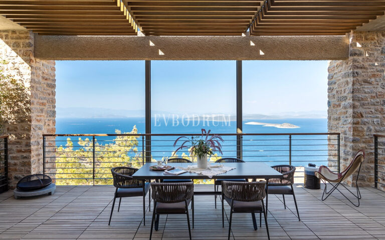 Yeni Proje: Denize Sıfır, Geniş, Havuzlu villa – Villa Outdoor Dining