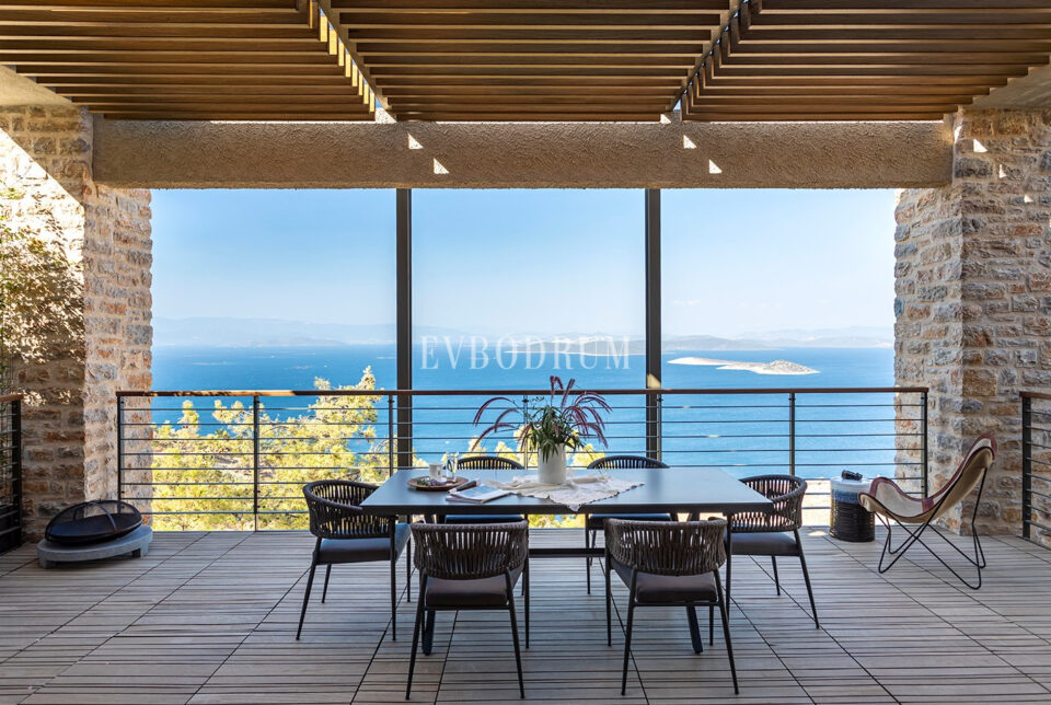 Yeni Proje: Denize Sıfır, Geniş, Havuzlu villa – Villa Outdoor Dining