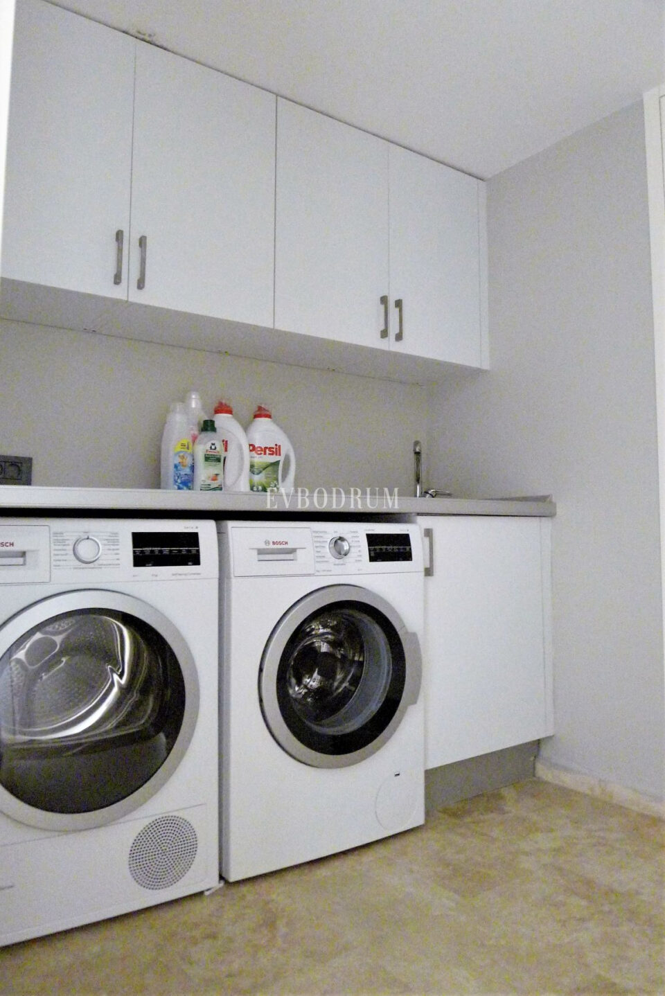 Havuzlu Yeni Villa, Sahile 5 Dakika Yürüme Mesafesinde, Haftalık Kiralık – Görsel 1