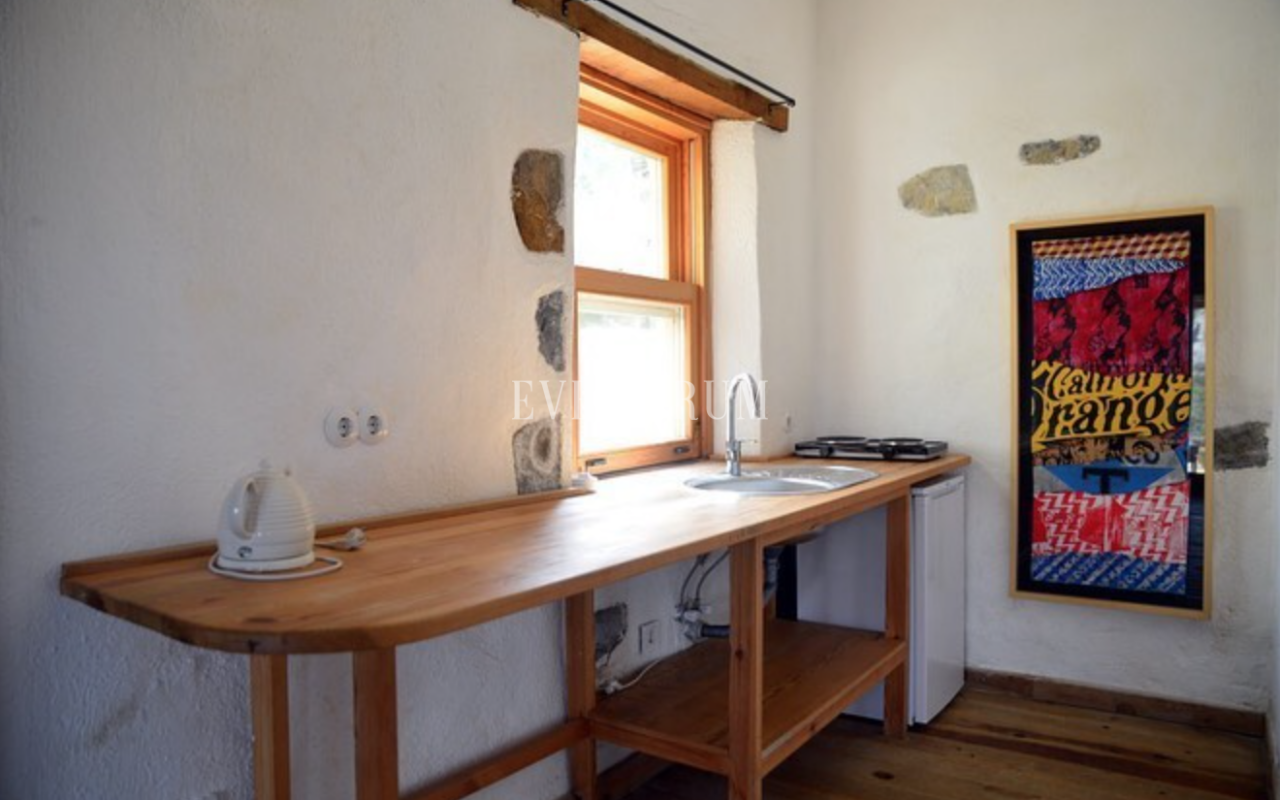 10.000 m2 Arsa İçinde 8 Bağımsız Taş Ev