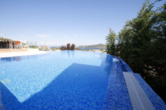 Özel Havuzlu ve Deniz Manzaralı Modern Villa