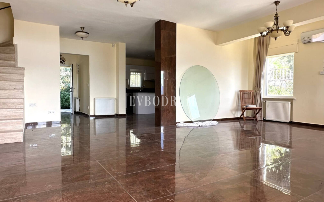 Yalikavak Küdür, önü kapanmaz deniz manzaralı 3 katlı villa