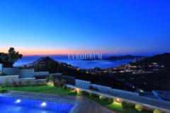 Yeni tamamlanmış, deniz manzaralı, özel havuzlu ve bahçeli villa