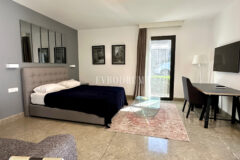 Bitez’de 2 Havuzlu, Misafir Evli Büyük Bahçeli Villa