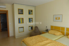 Deniz manzaralı, ortak havuzlu tripleks villa