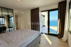 Ön sırada, havuzlu ve plaja erişimli yeni villa