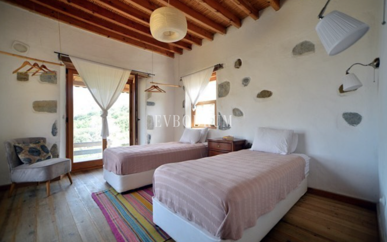 10.000 m2 Arsa İçinde 8 Bağımsız Taş Ev