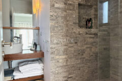 Plaja yürüme mesafesinde, havuzlu ve bahçeli geniş villa