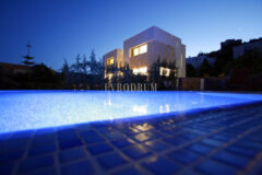 Özel Havuzlu ve Deniz Manzaralı Modern Villa