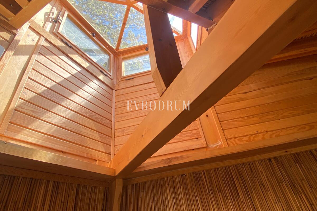 Gümüşlük, Karakaya’da bahçe içinde müstakil taş villa