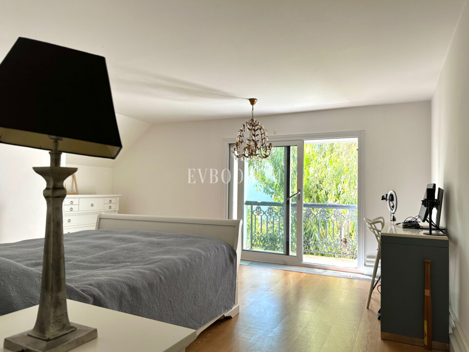 Zarif ve özel, havuzlu, manzaralı şehir evi – Görsel 12