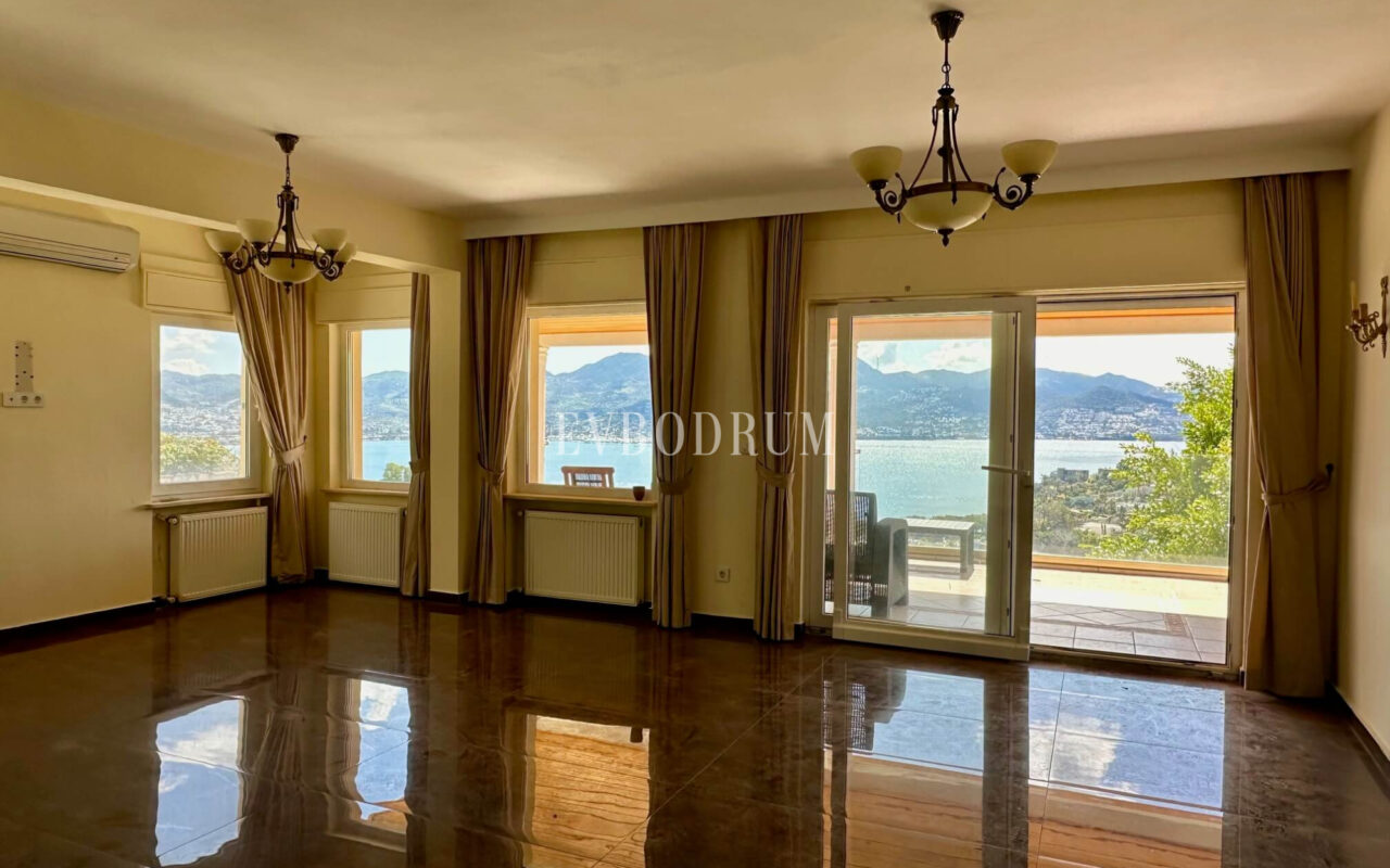 Yalikavak Küdür, önü kapanmaz deniz manzaralı 3 katlı villa