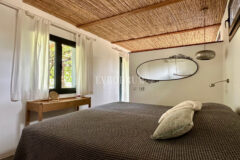 7.970 m2 arazi içinde harika, havuzlu taş ev ve misafirhanesi