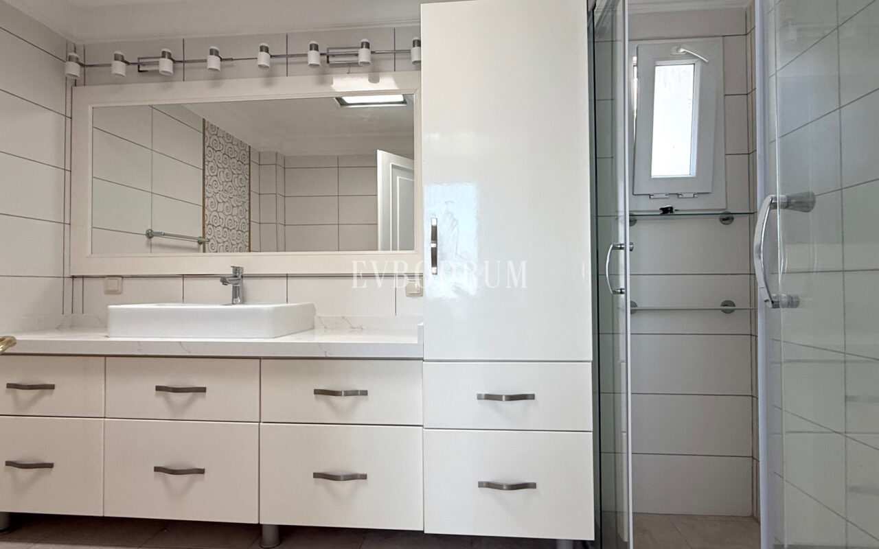 Yıllık kiralık, Kale ve adalar manzaralı Bodrum Evi