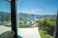 Plajlı sitede, özel havuzlu villa