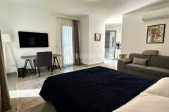 Bitez’de 2 Havuzlu, Misafir Evli Büyük Bahçeli Villa