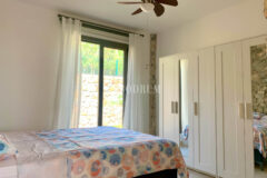 Gümüşlük'te bahçe içinde, havuzlu villa