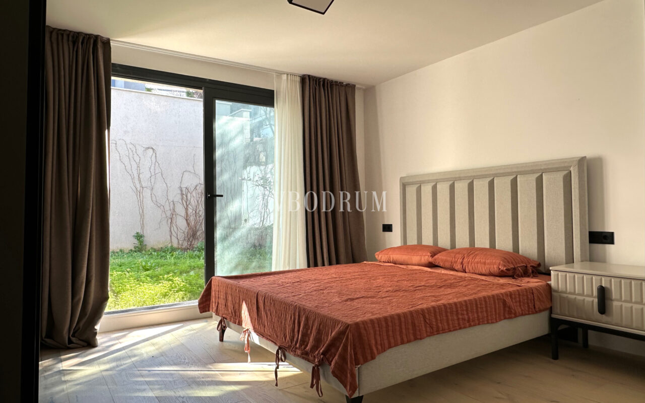 Ön sırada, havuzlu ve plaja erişimli yeni villa