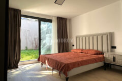 Ön sırada, havuzlu ve plaja erişimli yeni villa