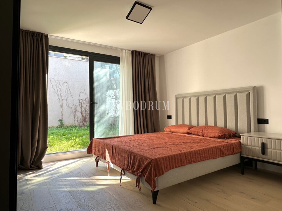 Ön sırada, havuzlu ve plaja erişimli yeni villa – Görsel 6